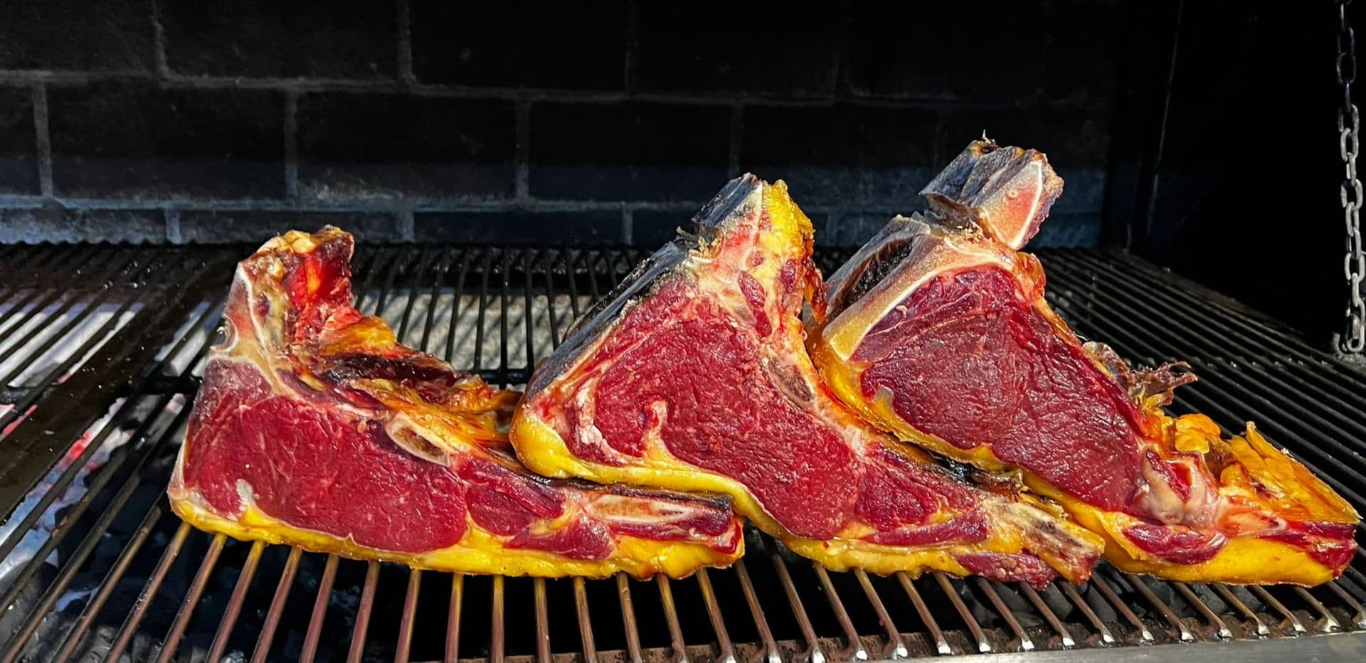 ¡Reserva hoy mismo tu mesa en nuestro asador de Ames!